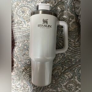 Stanley 40 oz tumblr (white)